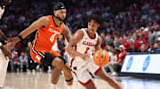 Alabama guard Aden Holloway (2) drives the paint against Illinois at Legacy Arena at BJCC in Birmingham, AL on Wednesday, Nov 20, 2024.