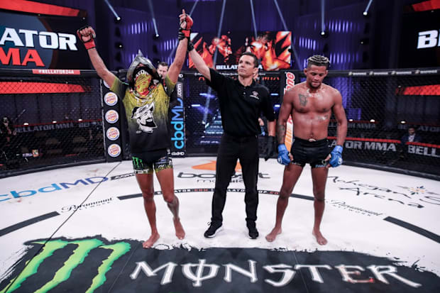 Juan Archuleta defeated Patchy Mix to win the Bellator bantamweight belt.