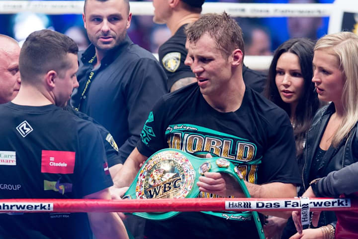 Mairis Briedis se convirtió en el campeón indiscutido de la Federación Internacional de Boxeo desde 26 de septiembre de 2020