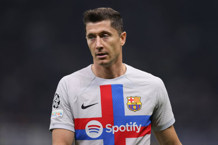 Robert Lewandowski looks on during Barcelona's Champions League clash with Inter