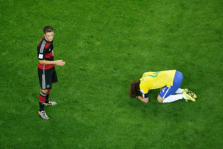 Mesut Oezil, David Luiz