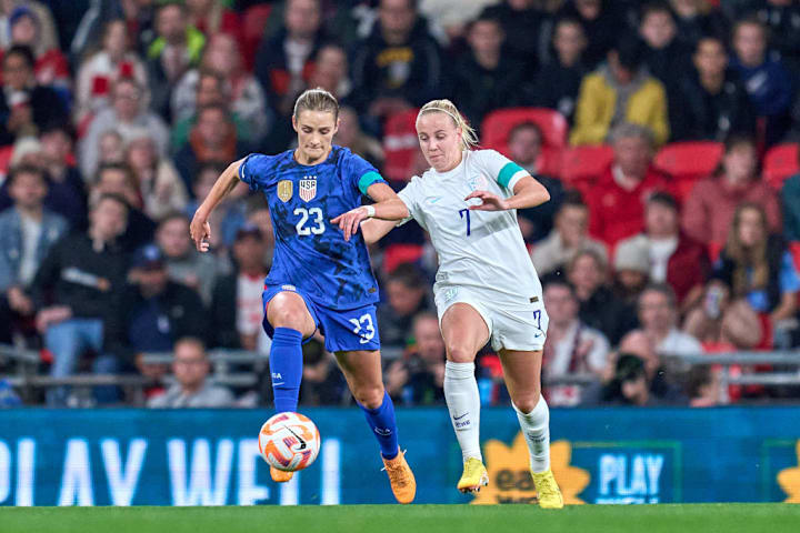 Beth Mead, Emily Fox