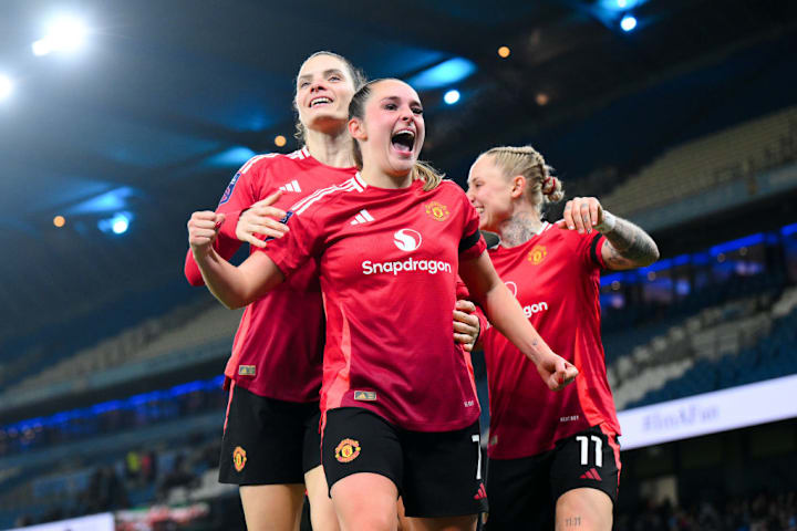 Ella Toone, Leah Galton, Dominique Janssen