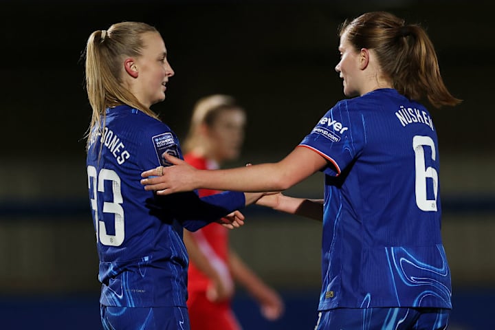 Aggie Beever-Jones, Sjoeke Nusken