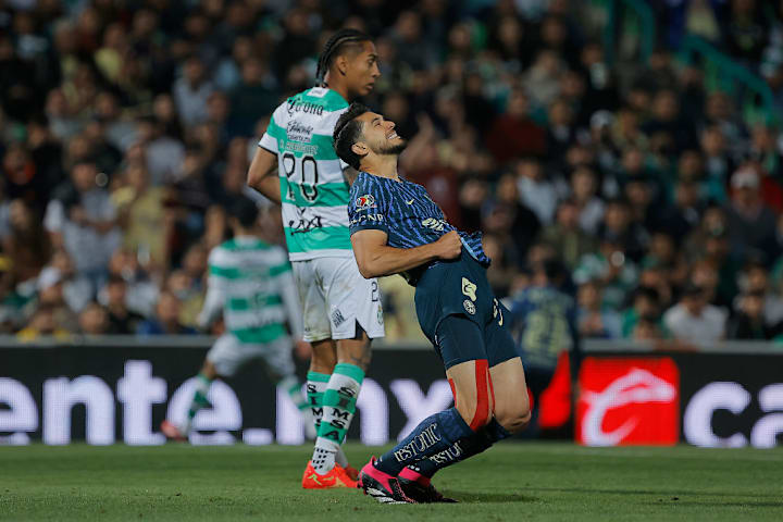 Henry Martín - Soccer Forward