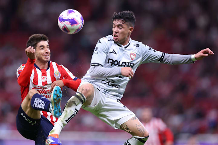 Isaac Brizuela, Emilio Lara