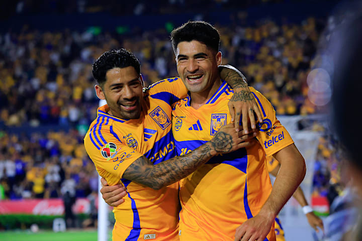 Nicolas Ibañez, Javier Aquino