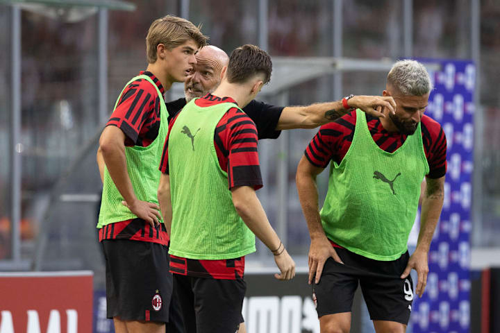 Stefano Pioli, Charles De Ketelaere, Alexis Saelemaekers, Olivier Giroud
