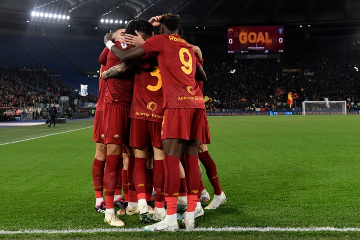 Roger Ibanez of AS Roma celebrates with team mates after...