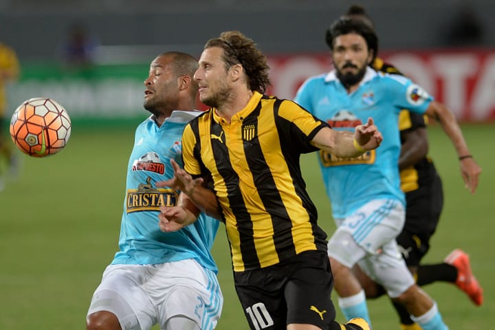 Diego Forlán Libertadores Peñarol