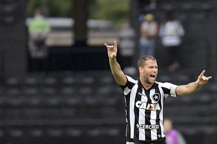 Joel Carli Botafogo Zagueiro Série B Campeonato Brasileiro