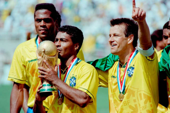 SOCCER-WORLD CUP-1994-BRAZIL-ROMARIO-TROPHY