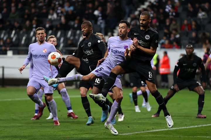 Sergio Busquet, Almamy Toure Djibril Sow Barcelona Eintracht Frankfurt Europa League Quartas Final