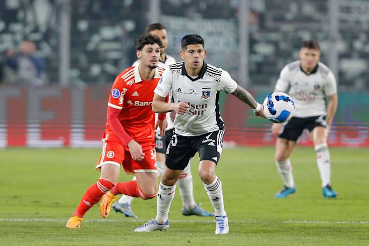Esteban Pavez protegeu bem o Col-Colo