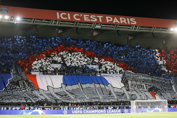 Torcida do PSG no Parque dos Príncipes.