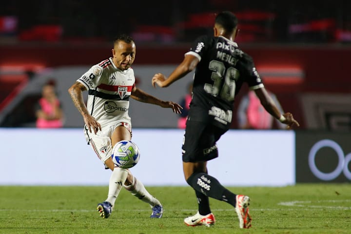 Rafinha Lateral Futebol Seleção Rodada São Paulo Brasileirão