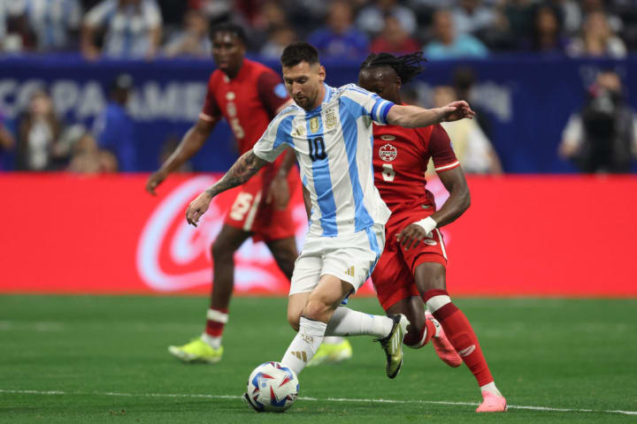 Lionel Messi, em estreia da Argentina contra o Canadá na Copa América