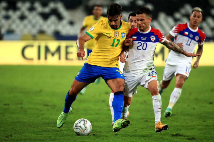 Lucas Paquetá, do Brasil, na Copa América de 2021, Charles Aránguiz