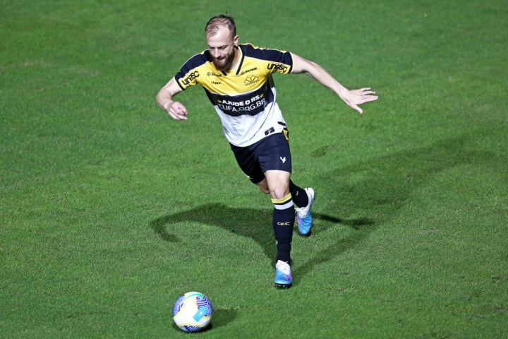 Marcelo Hermes, lateral-esquerdo do Criciúm