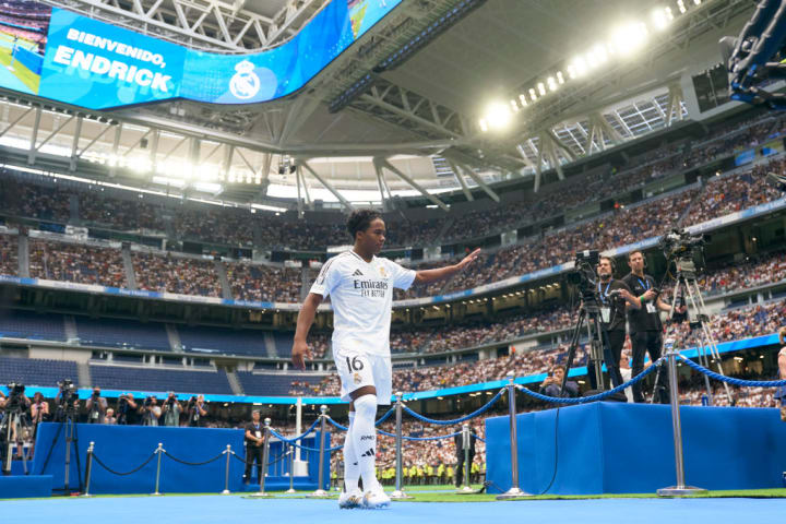 Endrick é apresentado como jogador do Real Madri