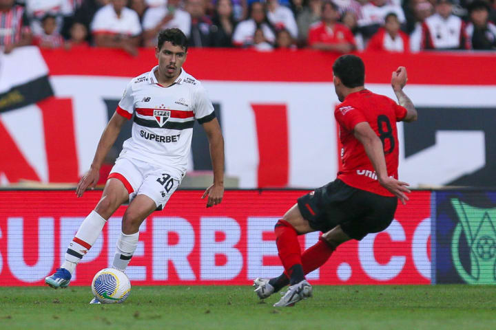 Moreira e Gabriel Baralhas em São Paulo x Atlético-G