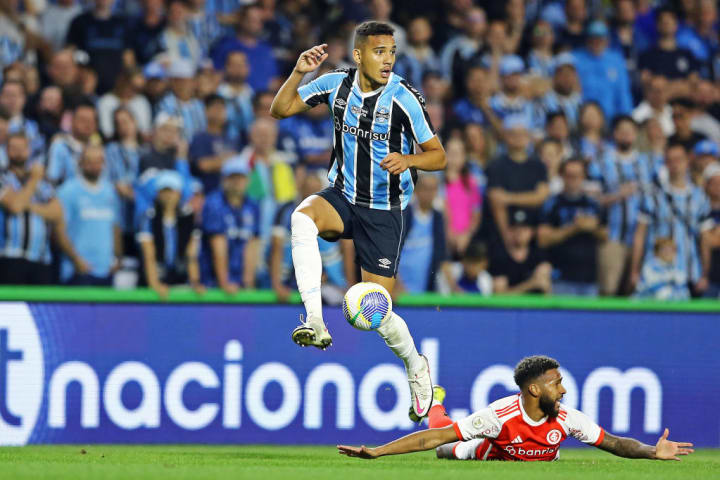 Gustavo Martins, zagueiro do Grêmi