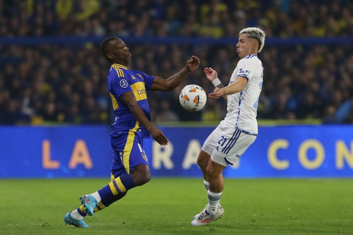 Luis Advincula eAlvaro Barreal