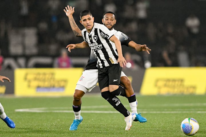 Jefferson Savarino, do Botafogo, contra o Corinthian