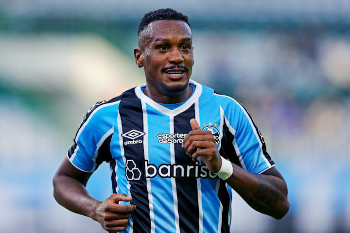 Edenilson, volant do Grêmio