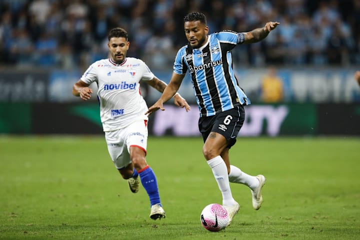 Reinaldo, lateral-esquerdo do Grêmio