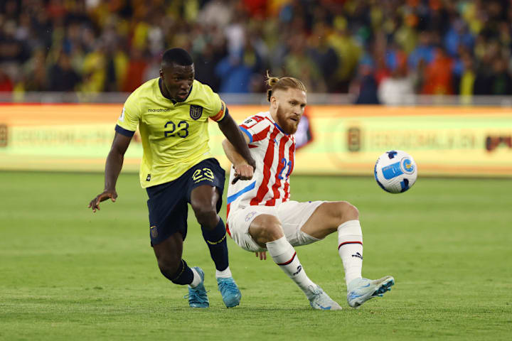 Moises Caicedo, Isidro Pitta