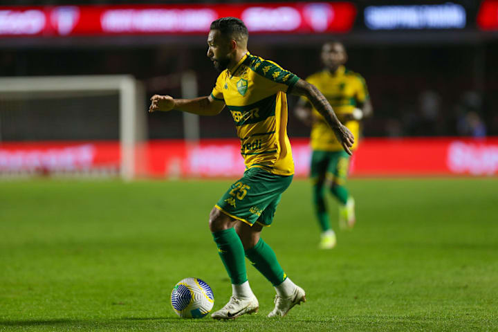 Clayson, atacante do uiabá