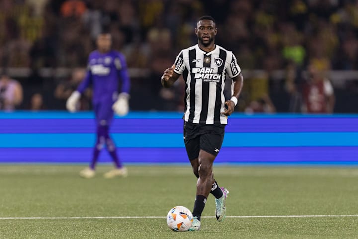 Botafogo v Peñarol - Copa CONMEBOL Libertadores 2024