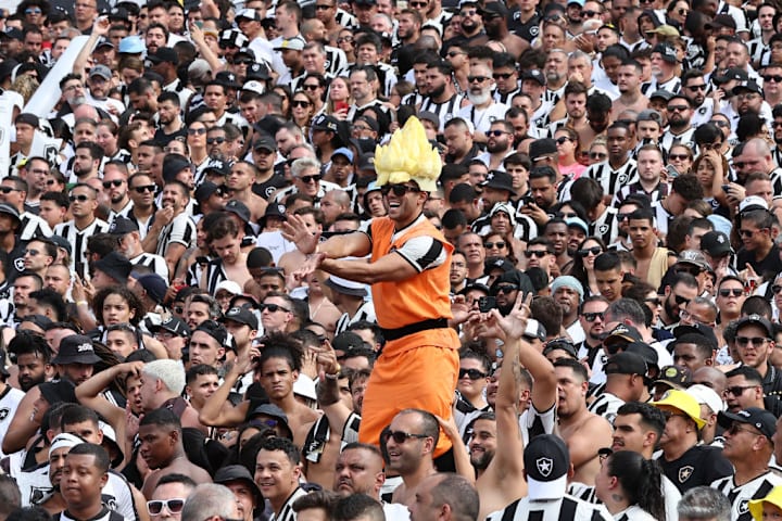 Um Goku na torcida do Glorioso  