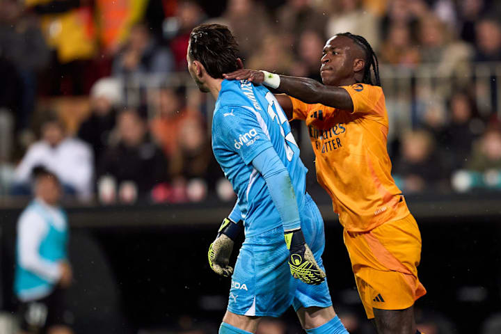 Vinicius Junior, Stole Dimitrievski