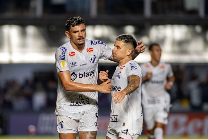 Tiquinho Soares, Yeferson Soteldo