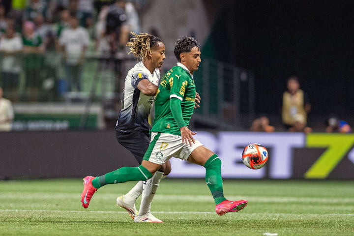 André Carrillo, Facundo Torres