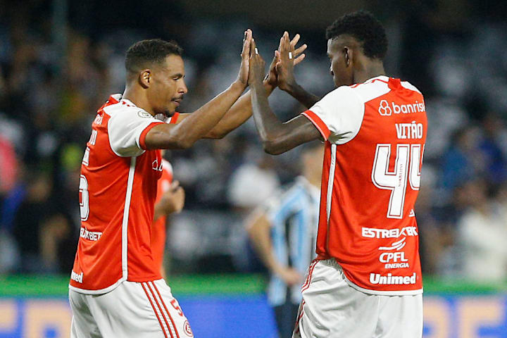 Fernando e Vitão, jogadores do Inte