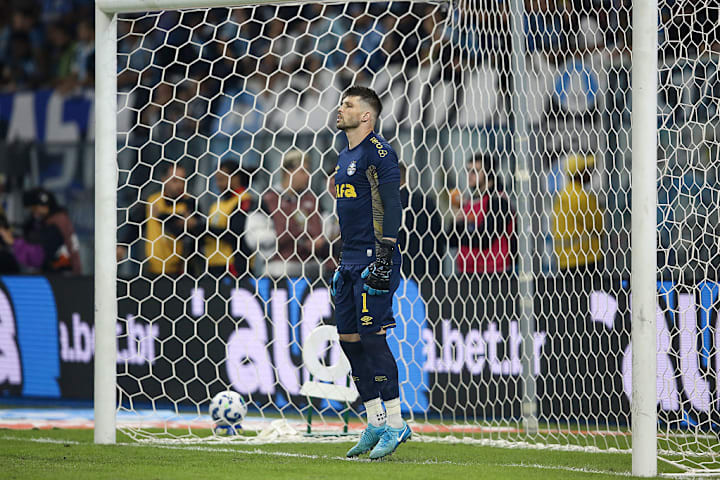 Tiago Volpi, goleiro do Grêmio