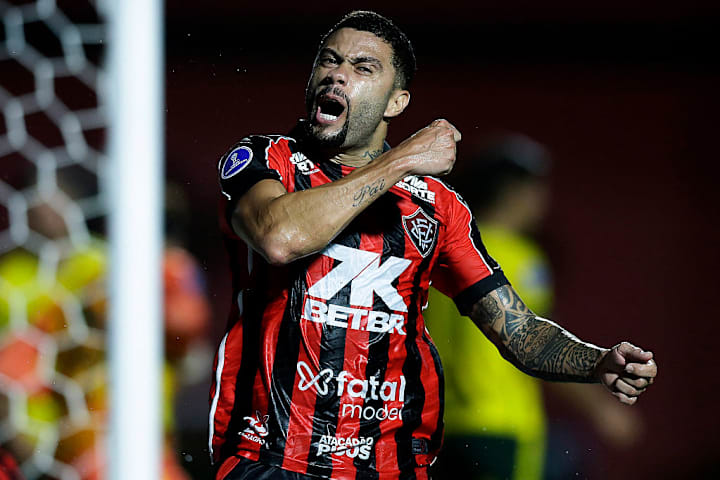 FBL-SUDAMERICANA-VITORIA-DEFENSA