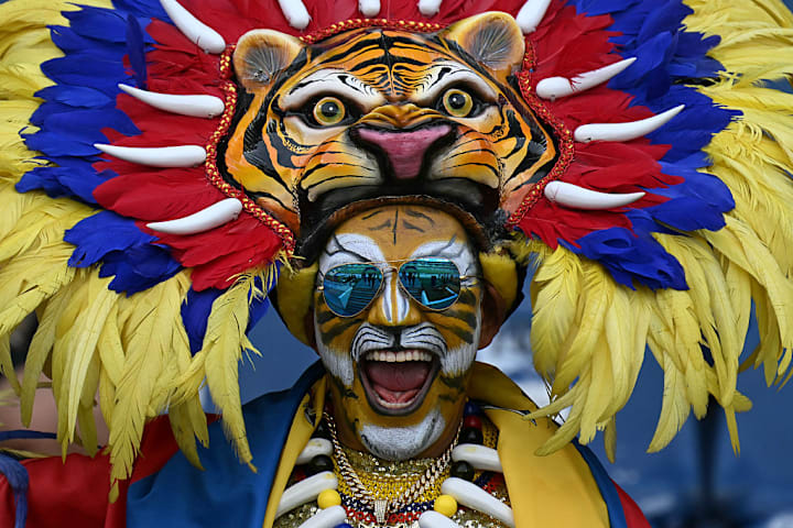 TOPSHOT-FBL-WC-2026-SAMERICA-QUALIFIERS-COL-PAR-FANS