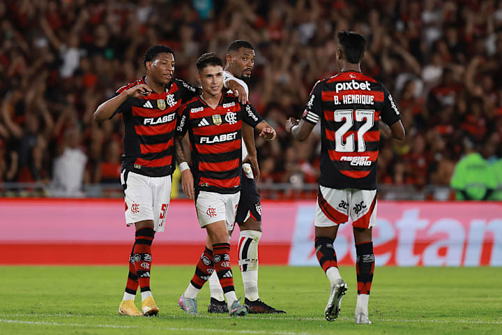 Bruno Henrique, Gonzalo Plata, Luiz Araújo