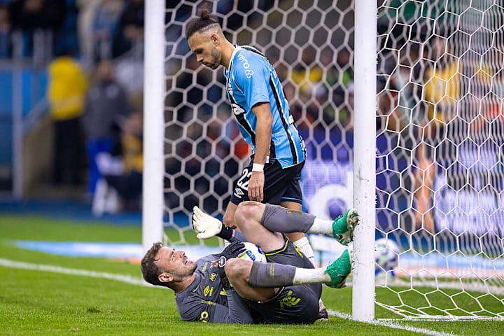 Martin Braithwaite, Goalkeeper Gabriel Vasconcellos