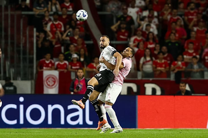 Internacional v Botafogo - Brasileirao 2025