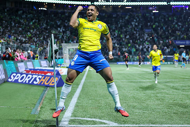 Vitor Roque
