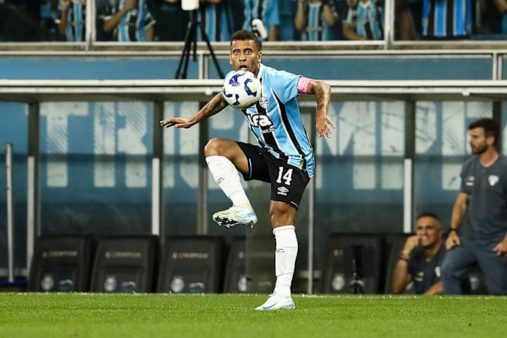 Gremio v Sao Paulo - Brasileirao 2025
