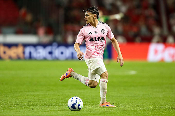 Internacional v Botafogo - Brasileirao 2025