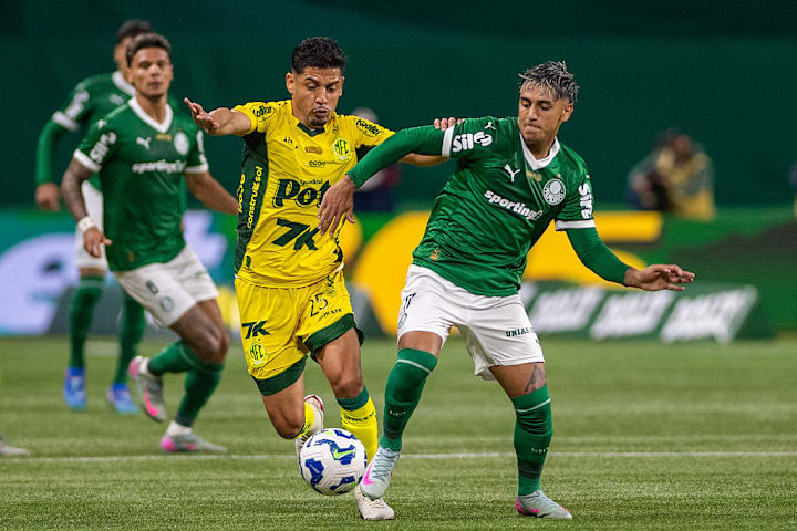 Neto Moura, Facundo Torres