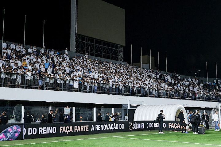 Santos v Vitoria - Brasileirao 2025