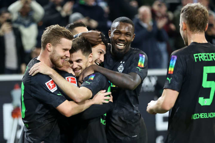 Ligin ilk yarısında oynanan mücadeleyi Borussia Mönchengladbach, 4-2 kazanmıştı.